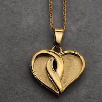 Crossover Heart Necklace Gold PVD